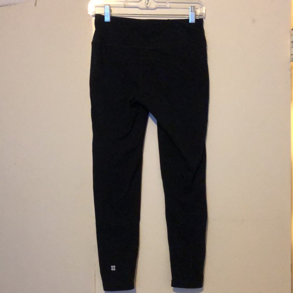 EUC SWEATY BETTY power Capri in black